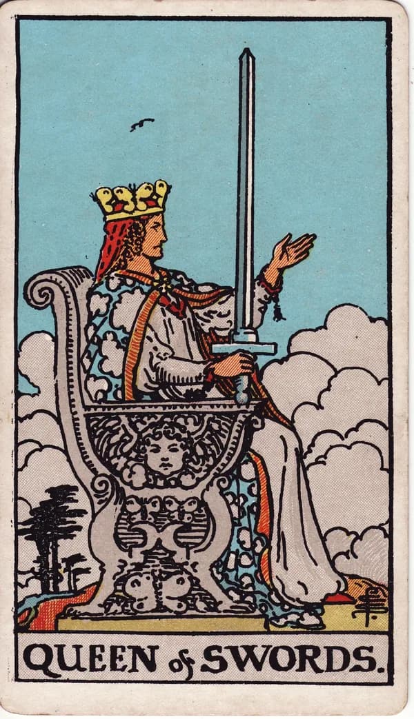 寶劍王后 Queen of Swords 塔羅牌