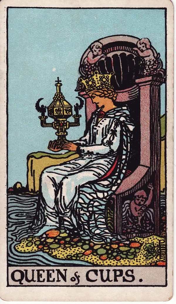 聖杯王后 Queen of Cups 塔羅牌